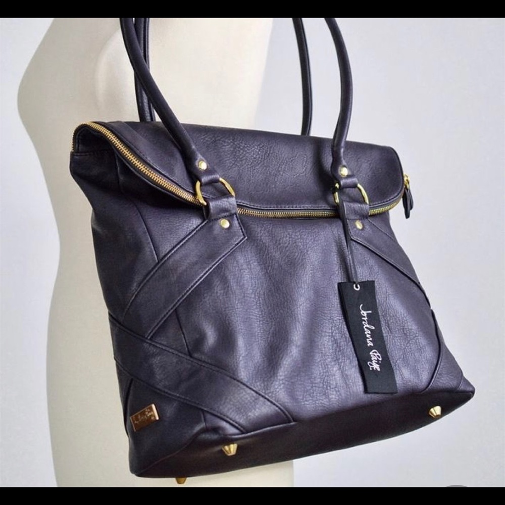 Jordana Paige, Quinn bag